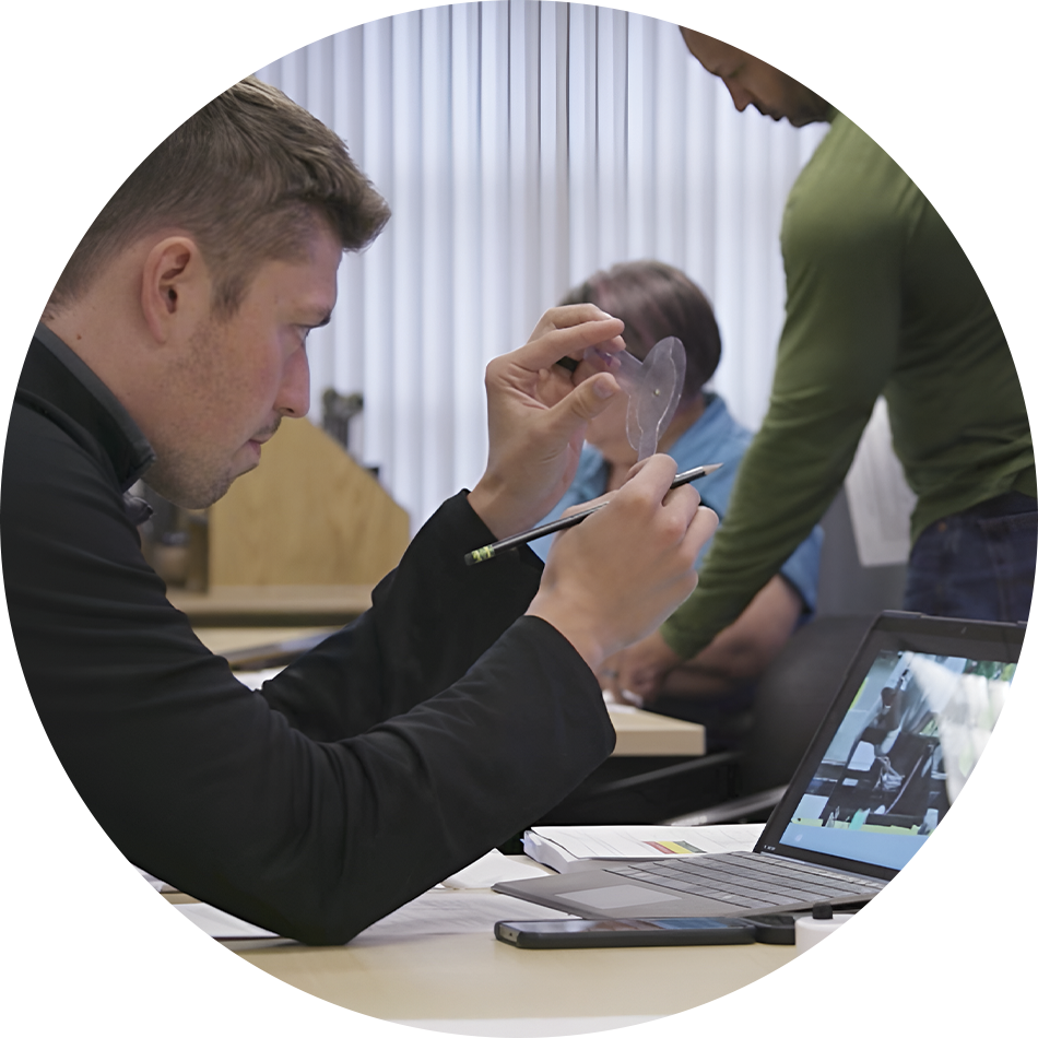 Attendee using ergonomic tool